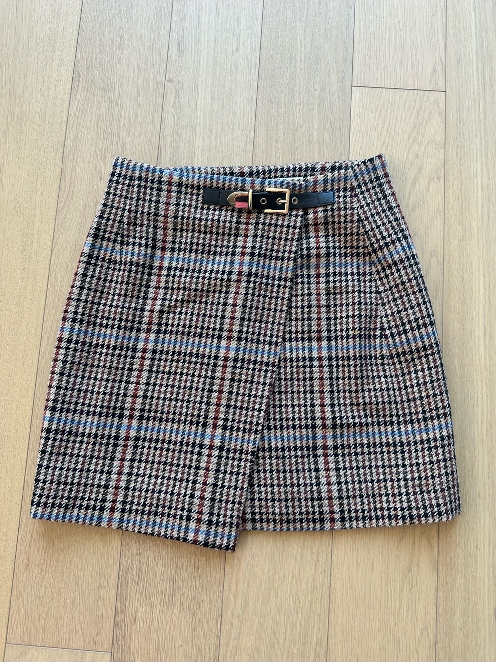 Sandro wrap mini skirt with gold hardware - Picture 4 of 8